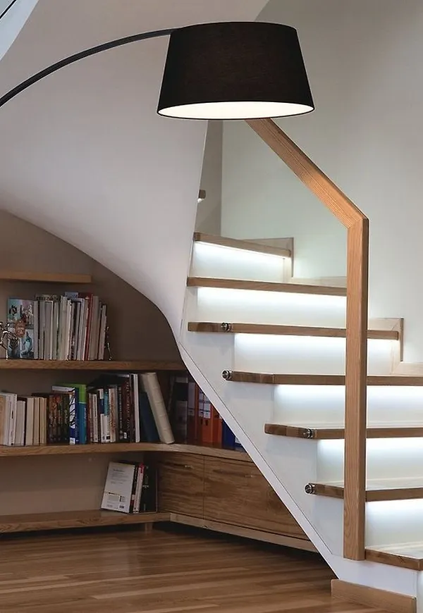 Moderiktig Lampa som passar bra vid många olika tillfällen.
