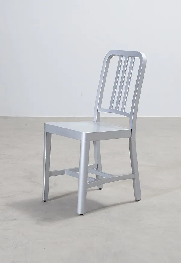 Fantastiskt snygg grå stol 2025 från Billiani.