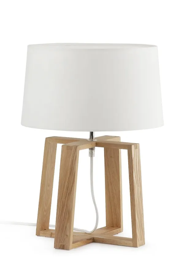 Snygg Lampa som passar bra vid många olika tillfällen.
