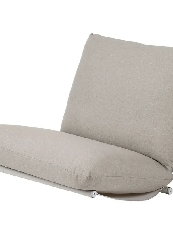 Jättesnygg brafab soffgrupp i beige färg gjord i aluminium.