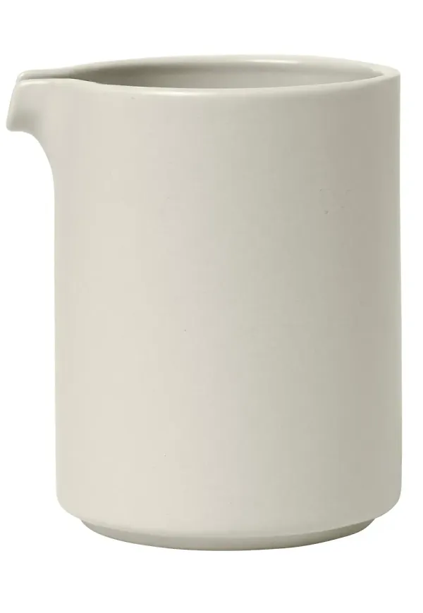 Beige Blomus-mjölkkanna i jättesnygg modell.