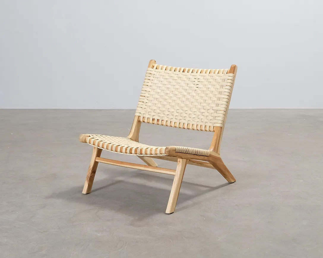 Jättefin fåtölj i teak från Bloomingville.