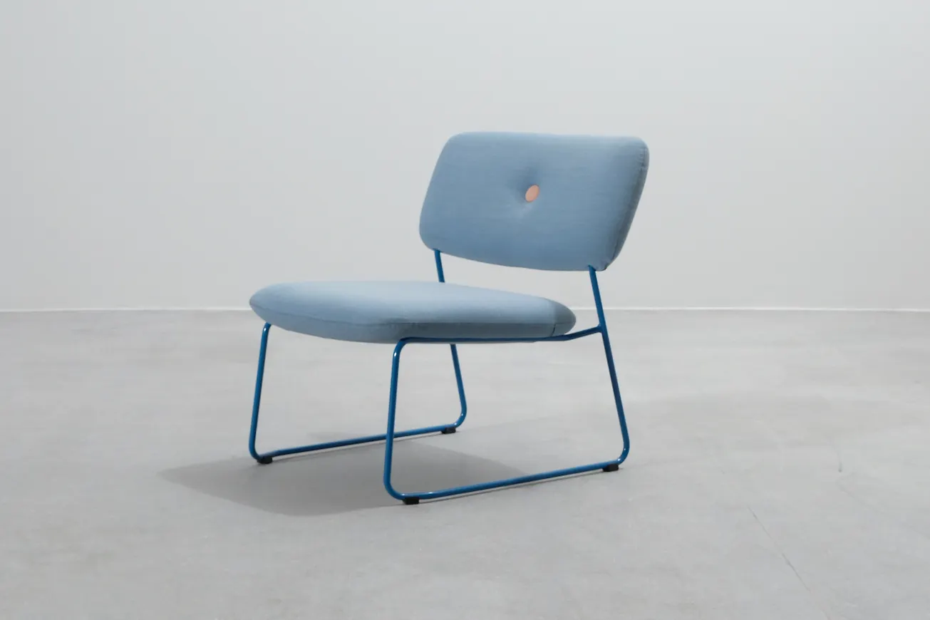 Komfortabel blå fåtölj 2025 från Blå Station.