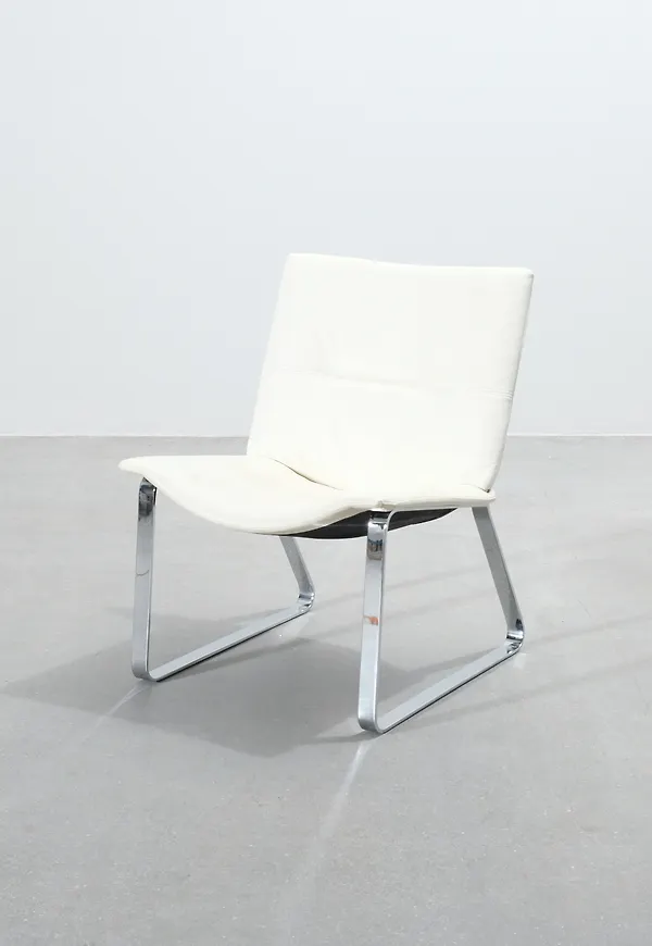 Jättesnygg fåtölj i läder från BoConcept.