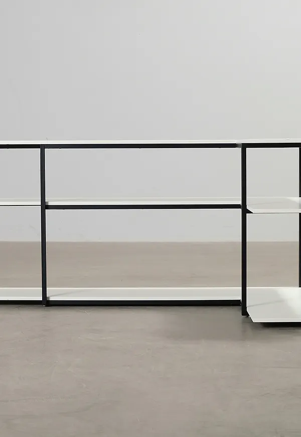 Fantastiskt snygg vit hylla 2025 från BoConcept.