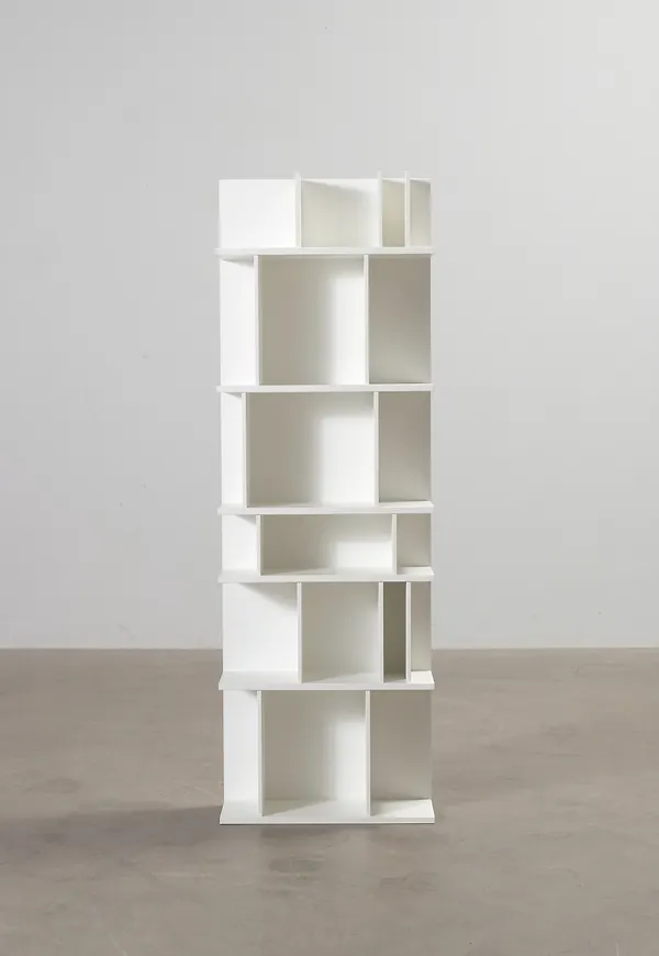 Smickrande vit hylla 2025 från BoConcept.