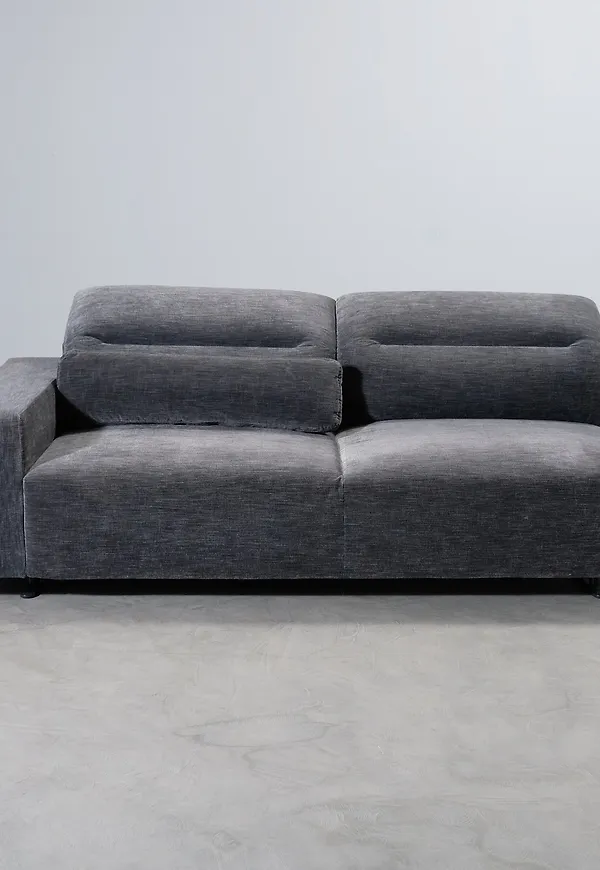 Vacker grå soffa 2025 från BoConcept.