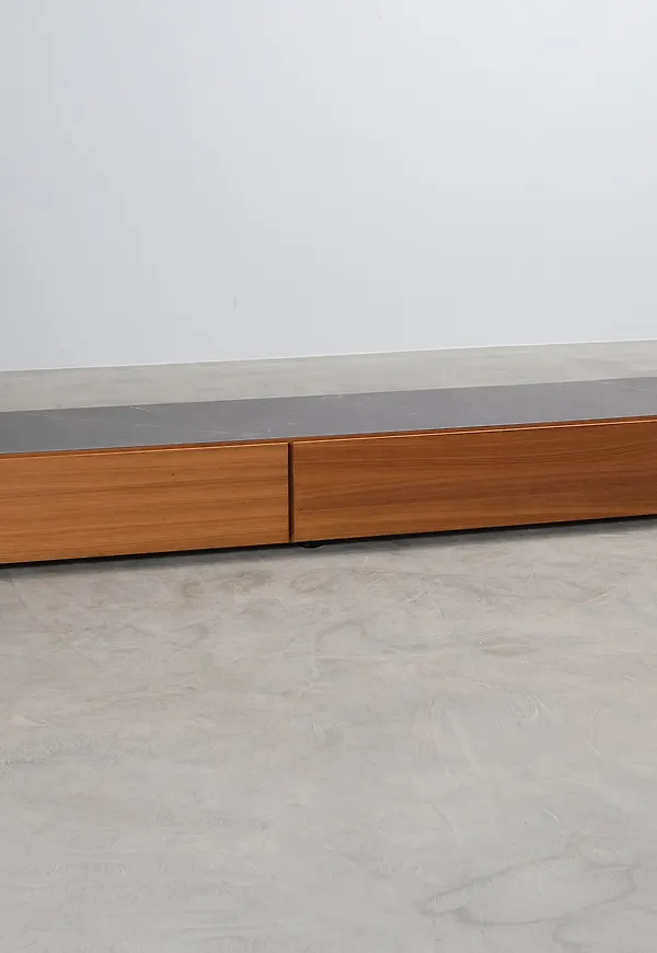 Fantastiskt fin bänk i brunt från BoConcept.