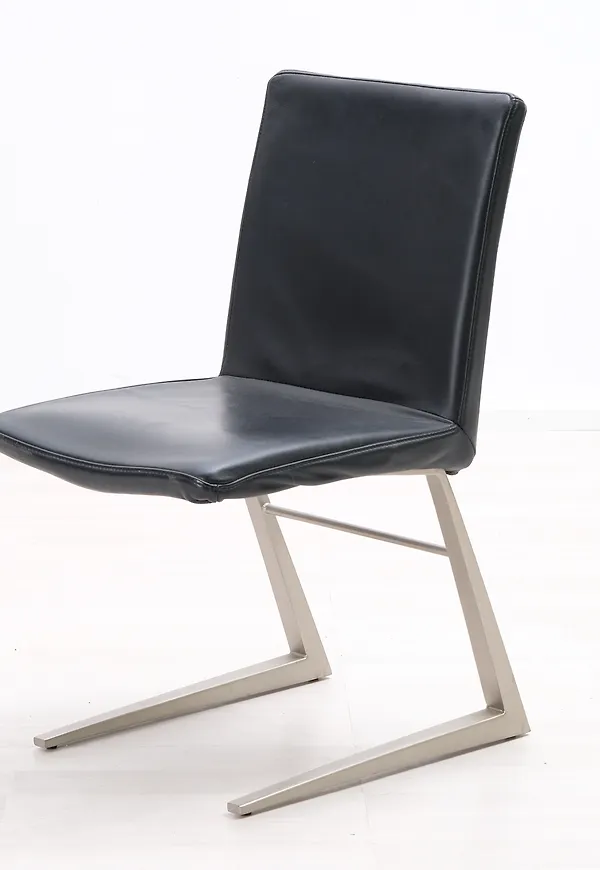 Ikonisk matstol i svart från BoConcept.