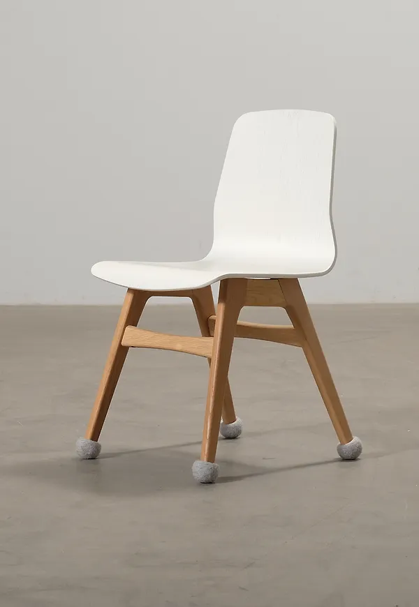 Smickrande matstol 2025 från BoConcept.