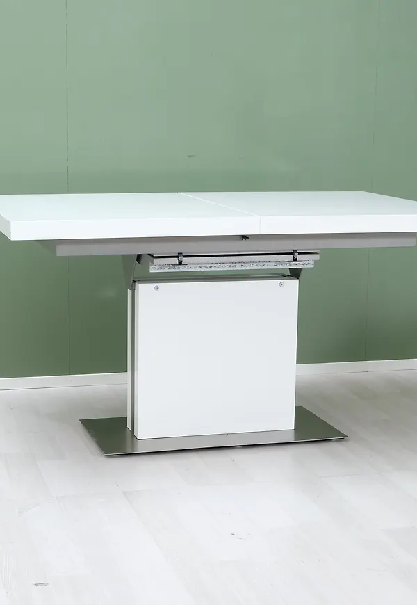 Fantastiskt snygg vit bord 2025 från BoConcept.