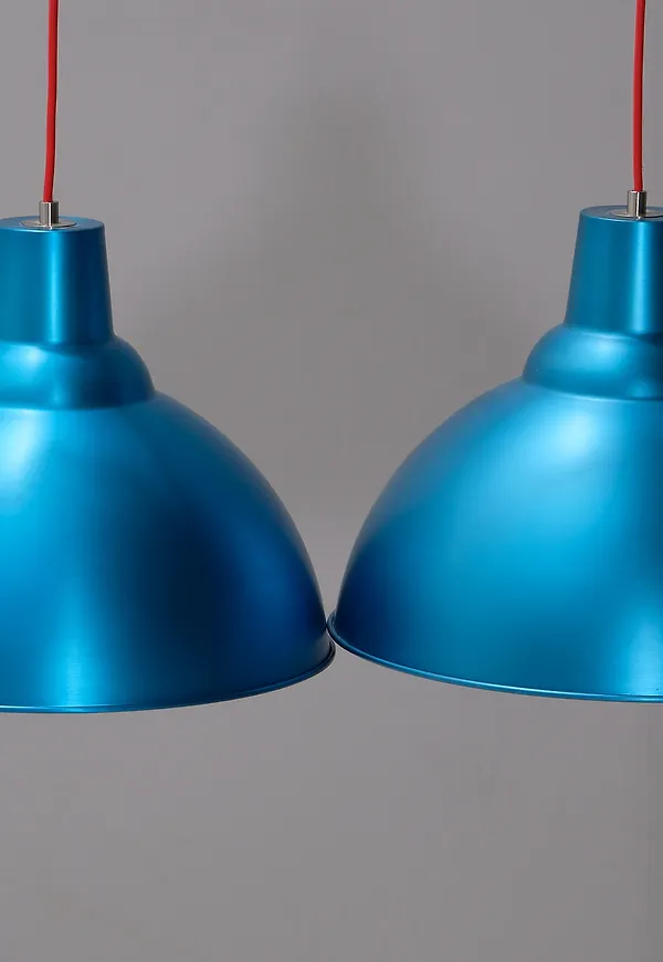 Komfortabel blå lampa 2025 från BoConcept.