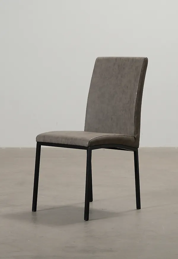 Smickrande matstol 2025 från BoConcept.