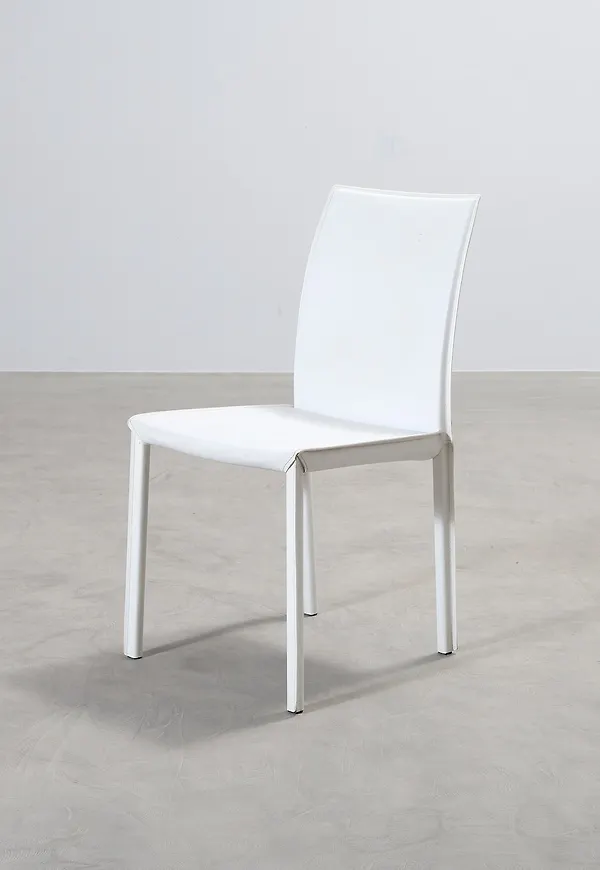 Fantastiskt snygg vit stol 2025 från BoConcept.