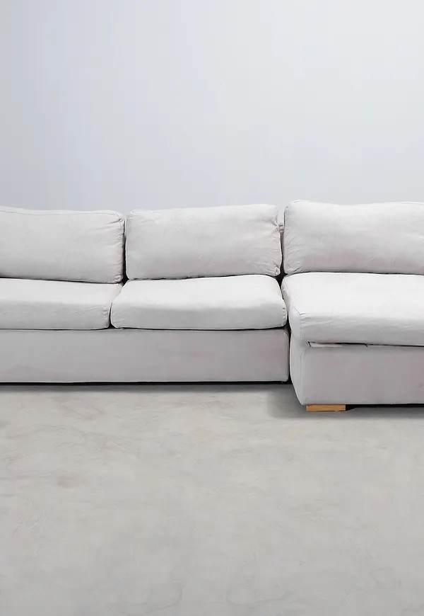 Smickrande divansoffa 2025 från Boknäs.