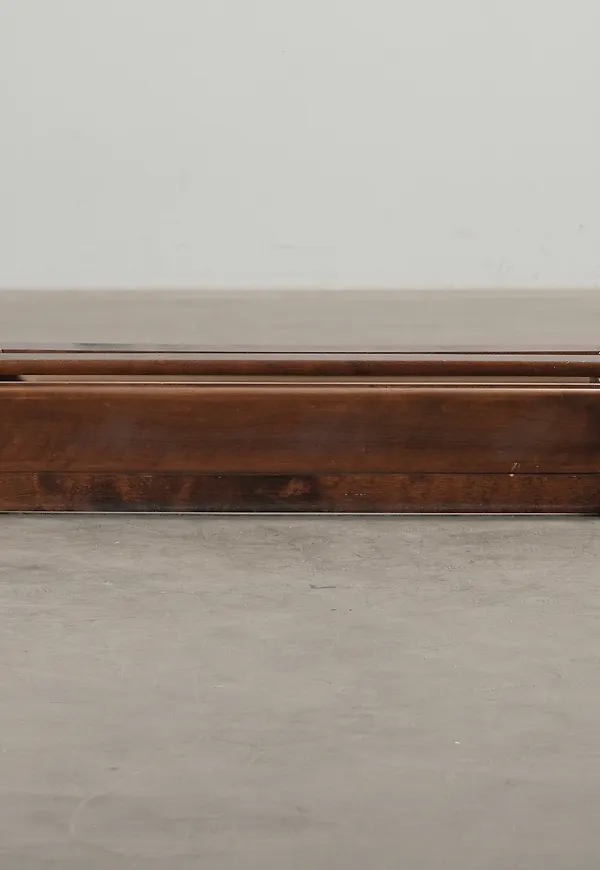 Boknäs hylla som passar perfekt till våren 2025!