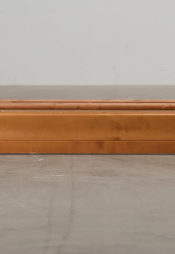 Boknäs hylla som passar perfekt till våren 2025!