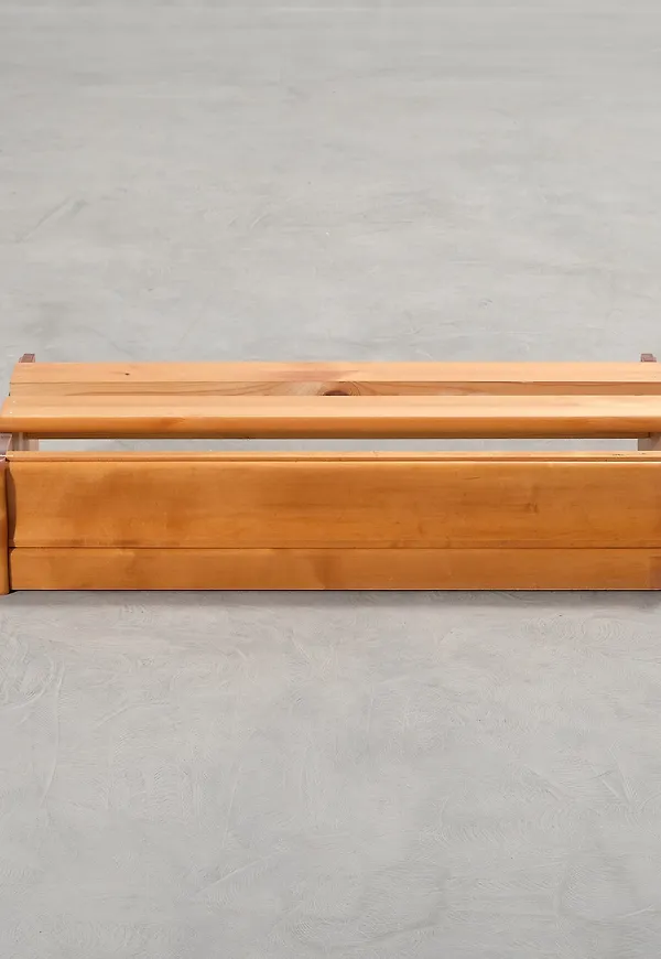 Boknäs hylla som passar perfekt till våren 2025!