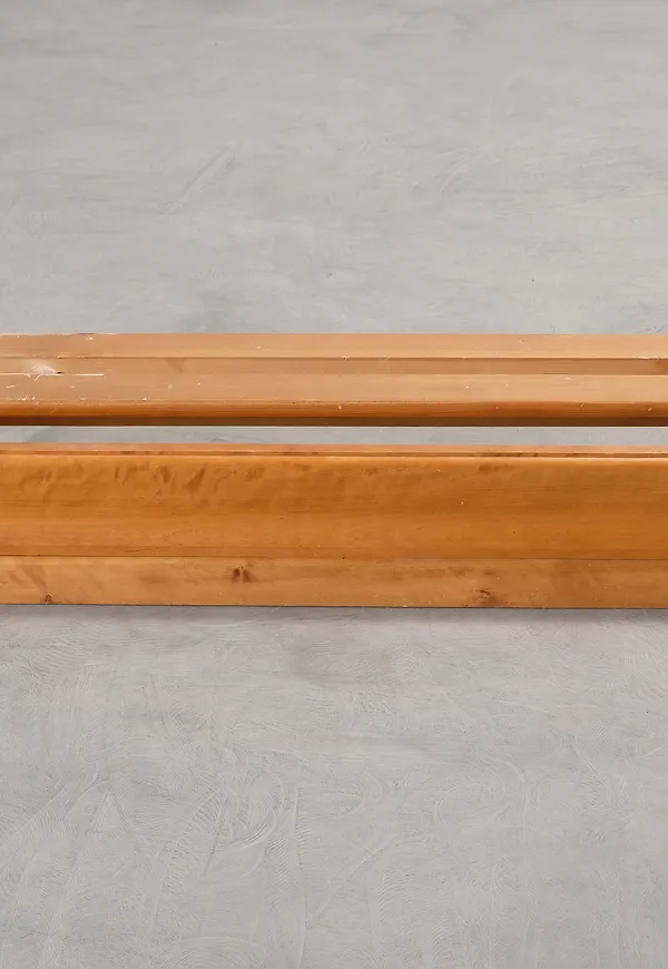 Boknäs hylla som passar perfekt till våren 2025!