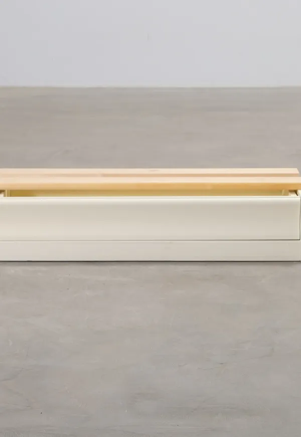 Boknäs hylla som passar perfekt till våren 2025!