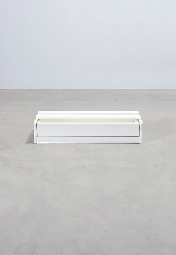 Supersnygg Hylla som passar bra vid många olika tillfällen.