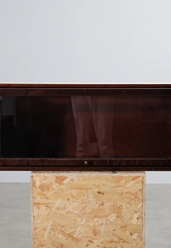 Mörkbrun Boknäs-hylla i riktigt fin modell.