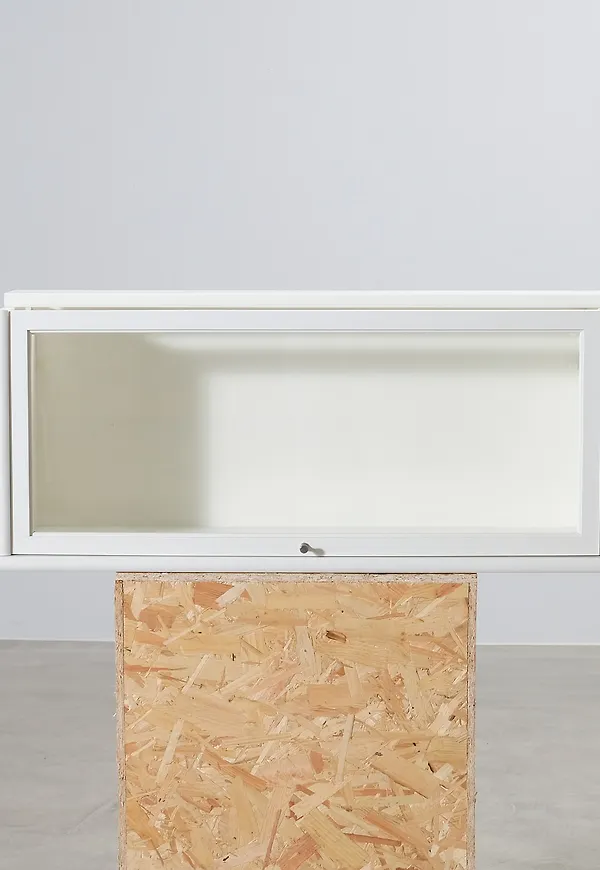 Söt vit hylla 2025 från Boknäs.