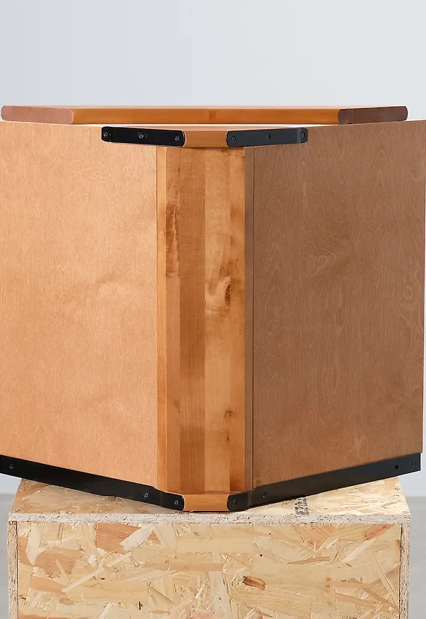 Stilren Hylla som passar bra vid många olika tillfällen.