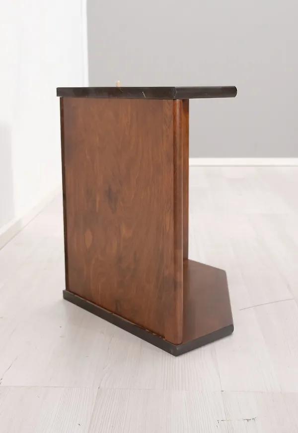 Komfortabel Hylla som passar bra vid många olika tillfällen.