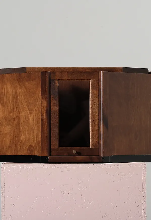 Trendig brun hylla 2025 från Boknäs.