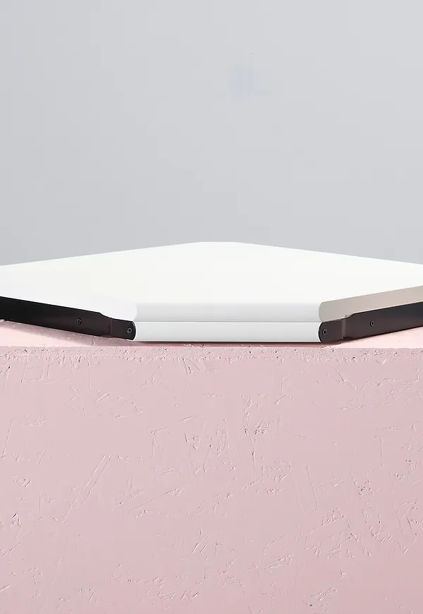 Boknäs hylla som passar perfekt till våren 2025!