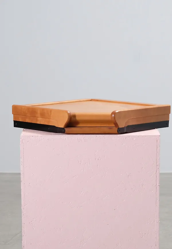 Jättesnygg Hylla som passar bra vid många olika tillfällen.