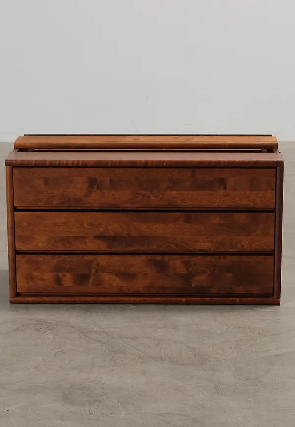 Klassisk hylla 2025 från Boknäs.