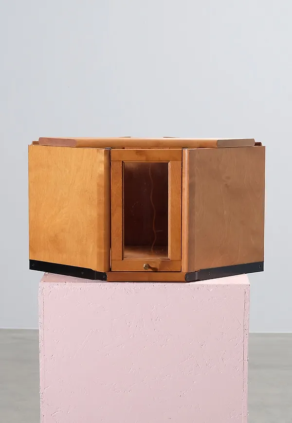 Boknäs hylla som passar perfekt till våren 2025!