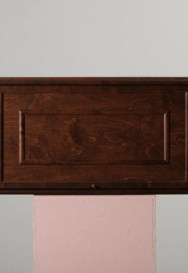 Brun Boknäs-hylla i otroligt fin modell.