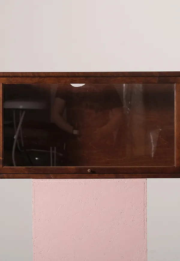 Otroligt snygg brun hylla 2025 från Boknäs.