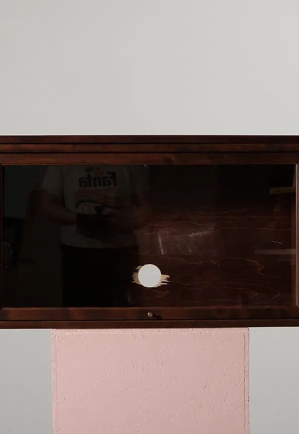 Brun Boknäs-hylla i komfortabel modell.