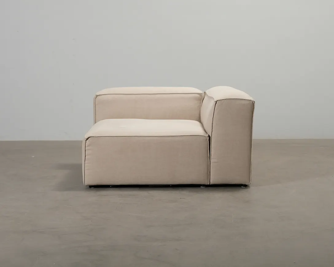 Härlig beige fåtölj 2025 från Bolia.