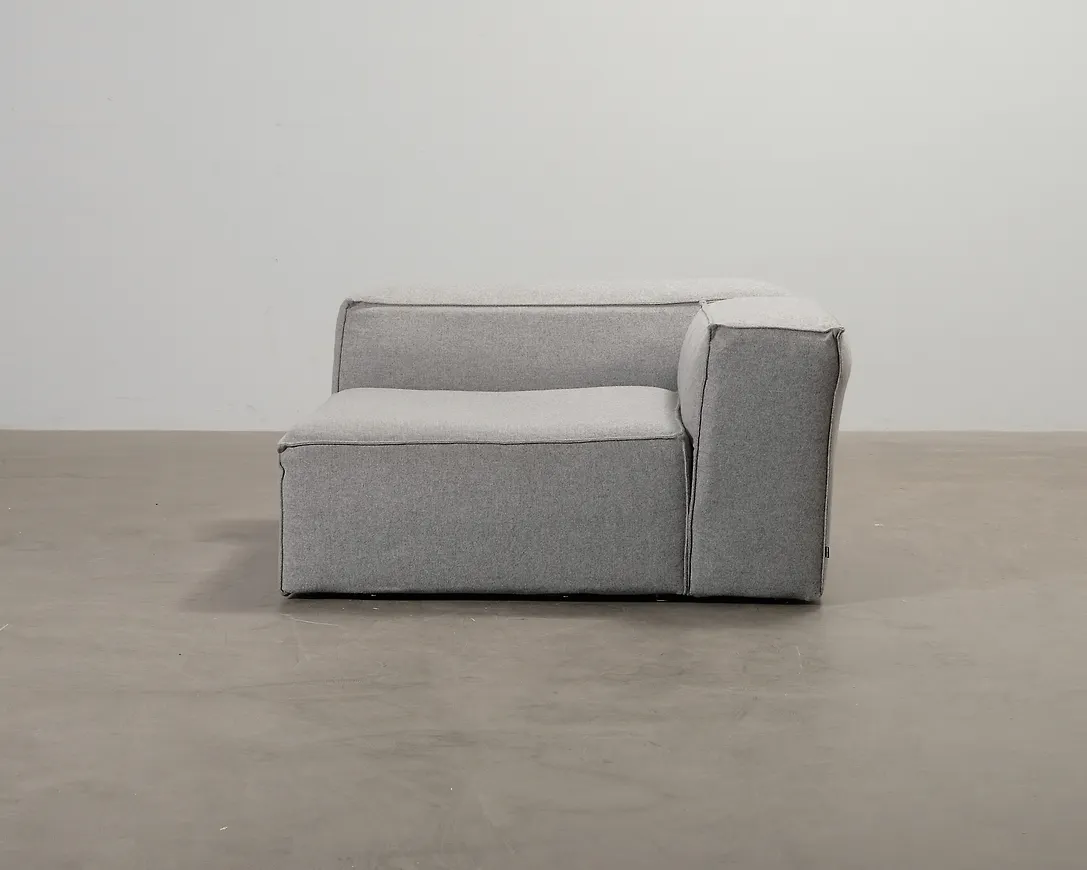 Skön grå fåtölj 2026 från Bolia.