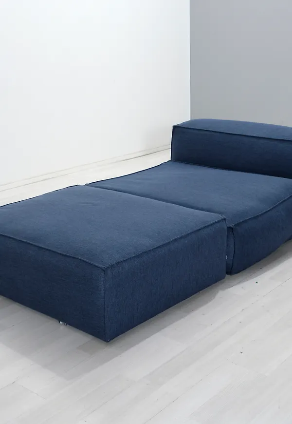 Jättefin fotpall 2025 från Bolia.