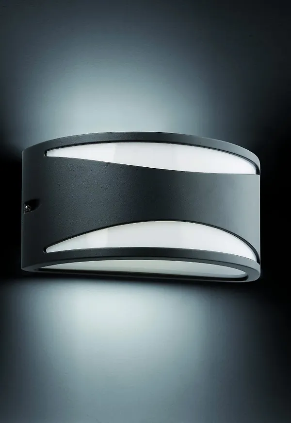 Elegant fasadlampa i aluminium från Faro Barcelona.