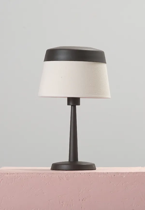 Komfortabel bord som passar bra vid många olika tillfällen.