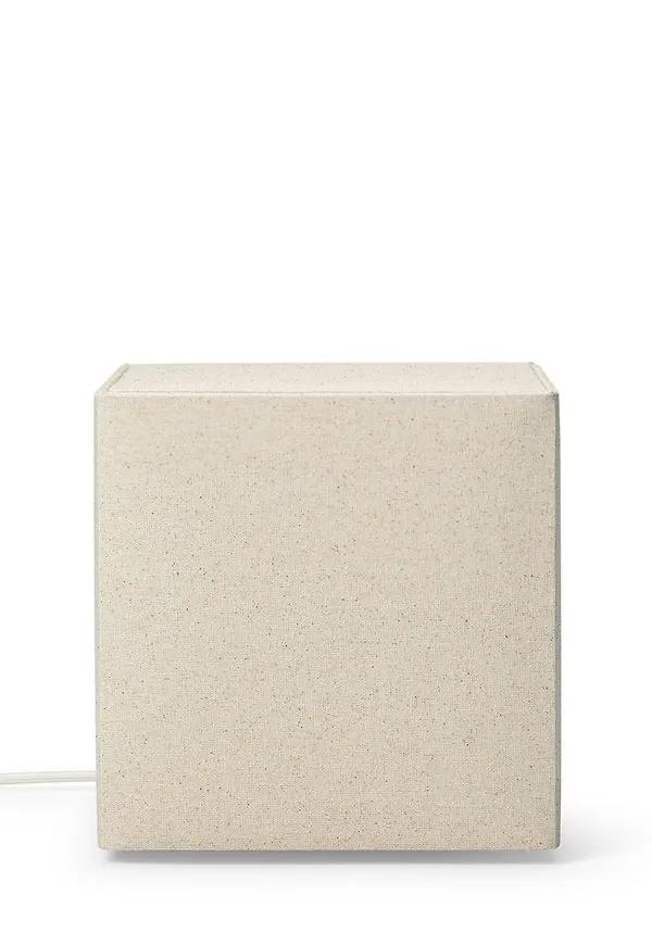 Otroligt fin beige lampa i järn från Granit.
