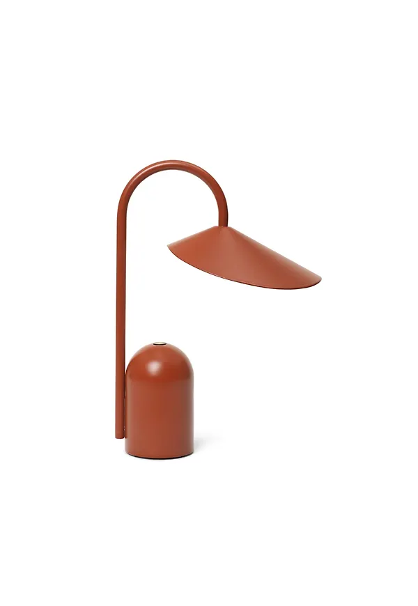 Smickrande lampa i aluminium från FERM LIVING.