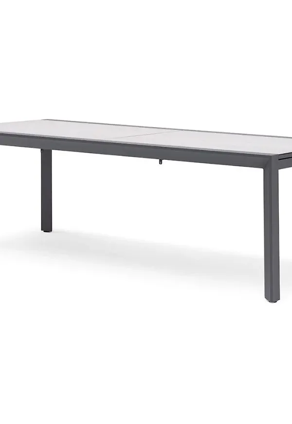 Riktigt fin matbord 2025 från Hillerstorp.