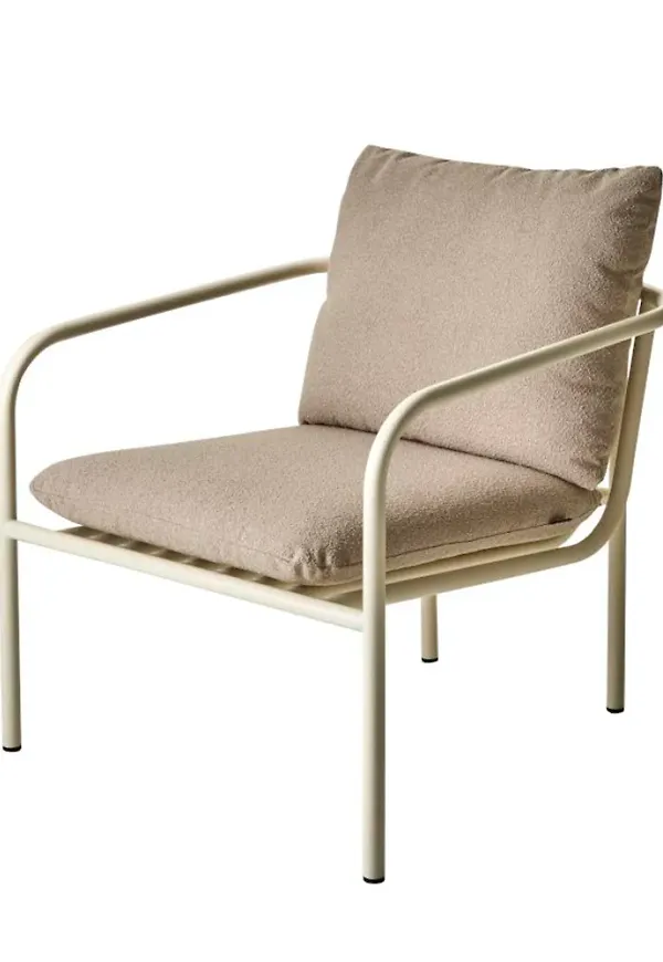 Riktigt fin Fåtölj som passar bra vid många olika tillfällen.