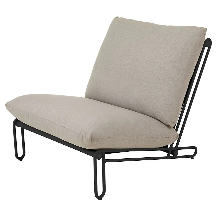 Söt beige fåtölj i aluminium från Brafab.