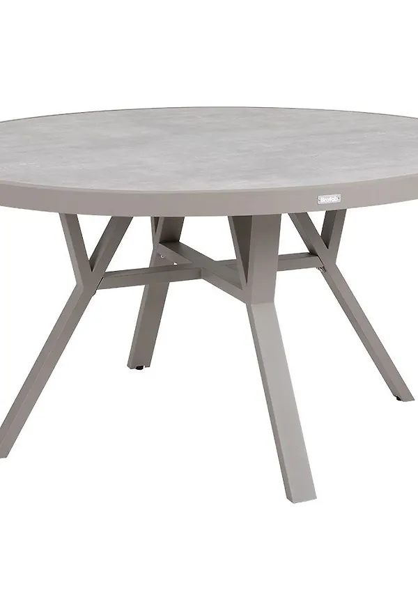 Modern bord som passar bra vid många olika tillfällen.