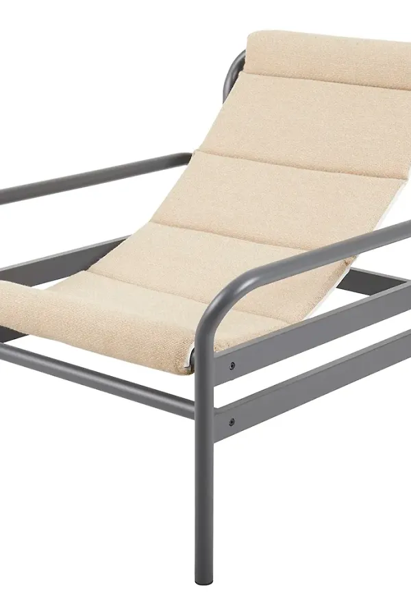 Moderiktig Fåtölj som passar bra vid många olika tillfällen.