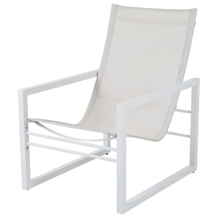 Vit Brafab-fåtölj i vacker modell.